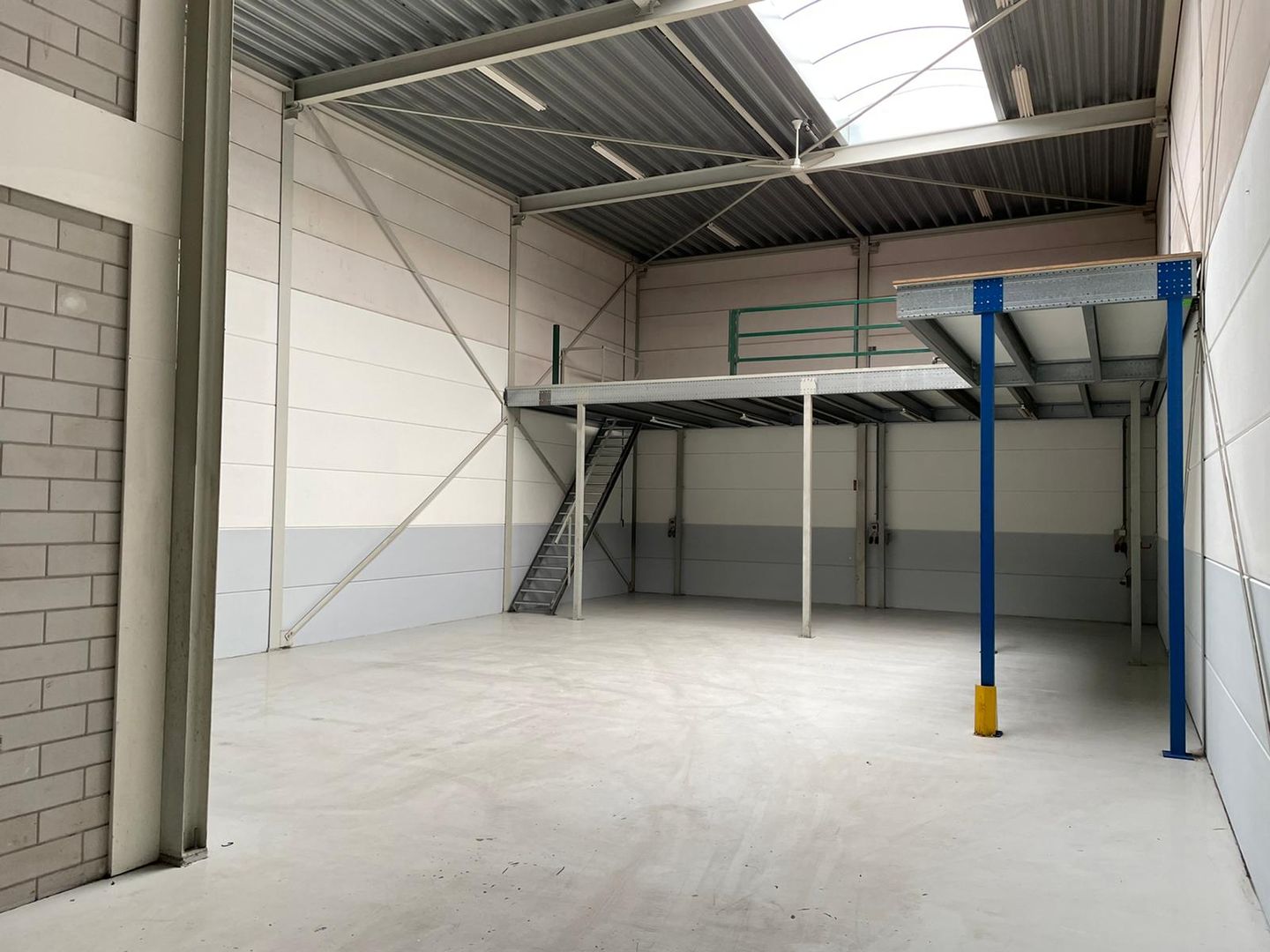 View photo 5 of Vareseweg 141