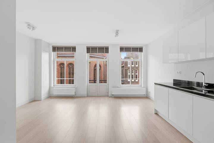 Foto 2 van Van Ostadestraat 202-3