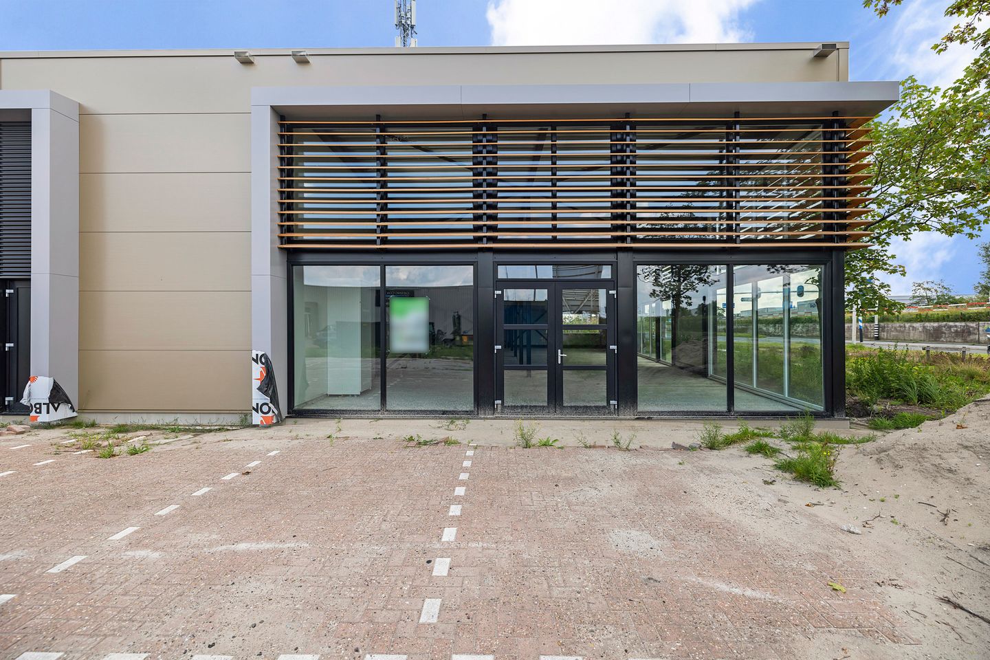 View photo 2 of Celsiusweg 2-a