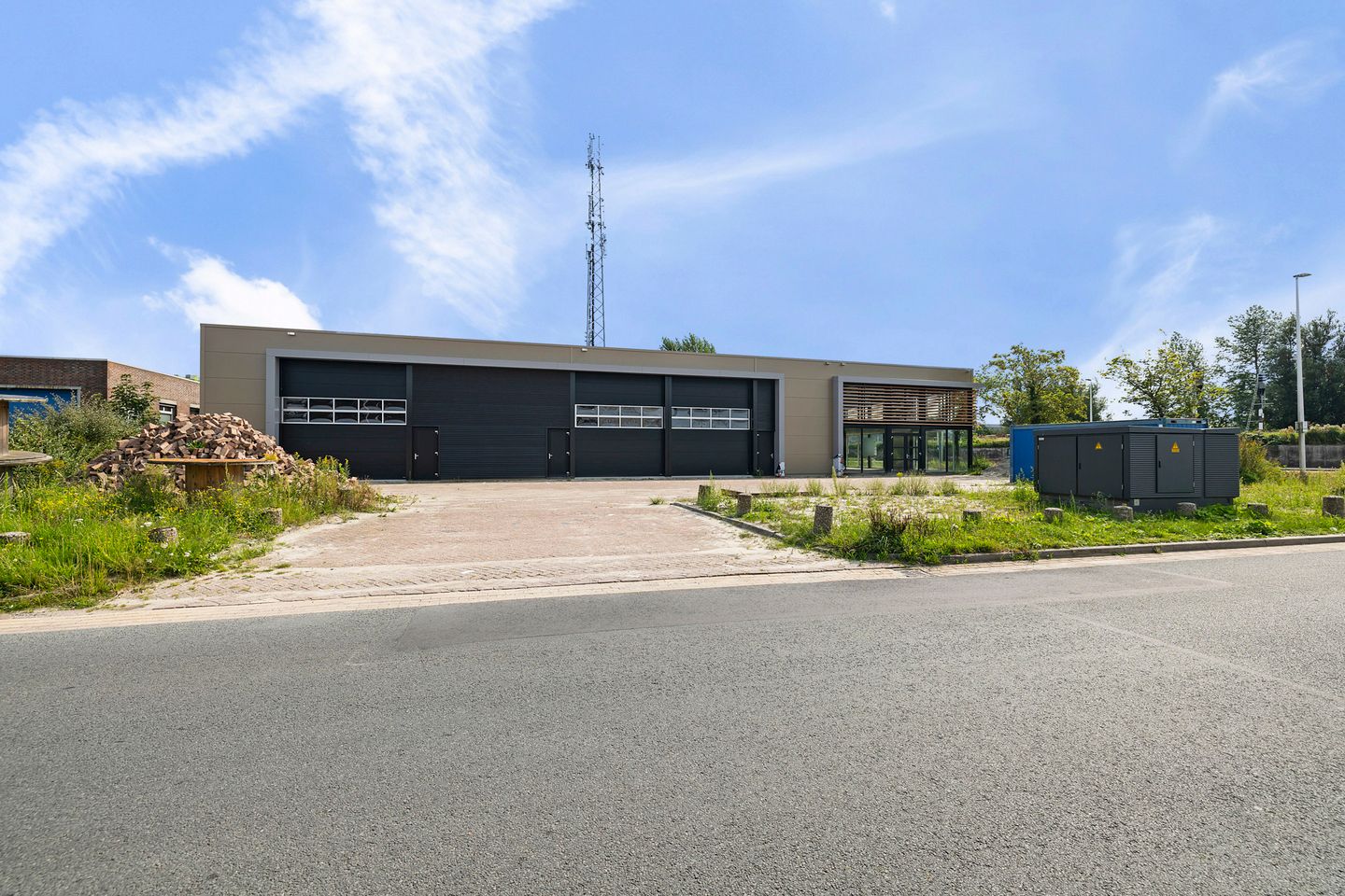 View photo 2 of Celsiusweg 2-b