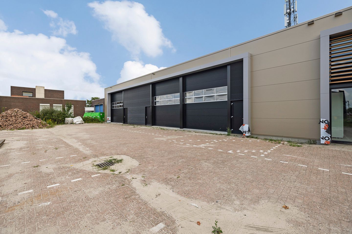 View photo 3 of Celsiusweg 2-b