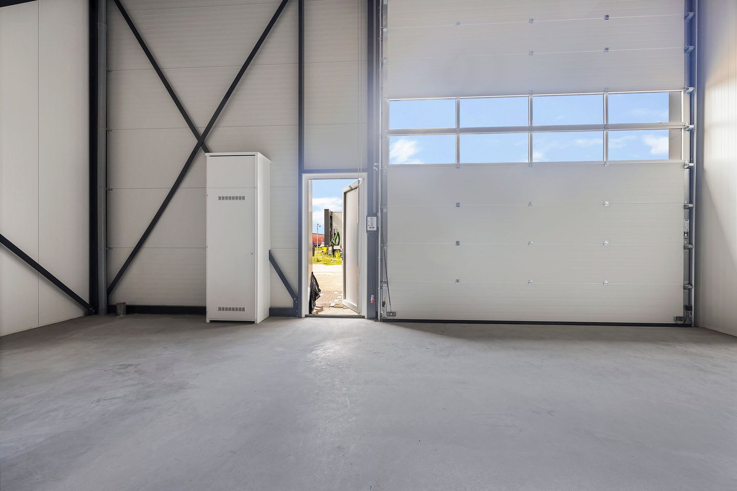 View photo 4 of Celsiusweg 2-b