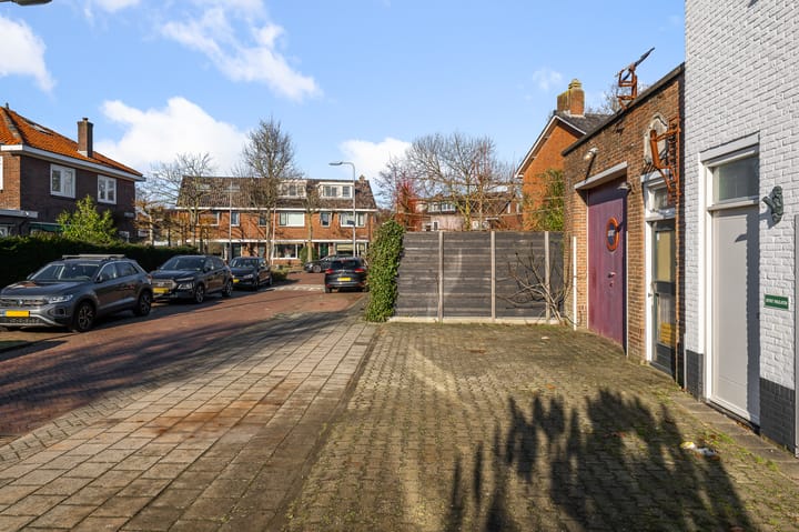 Photo 4 of Van Genderenstraat 24B