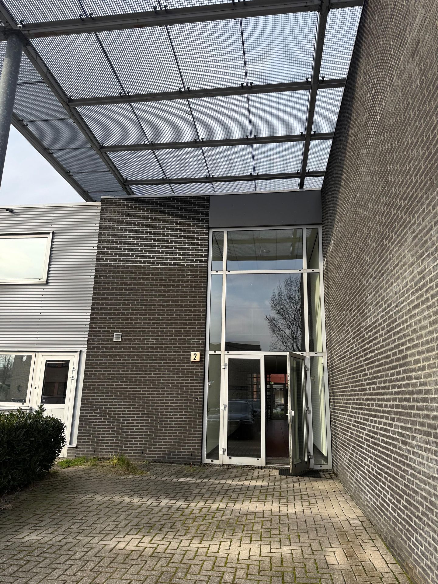 View photo 2 of de Waal 2