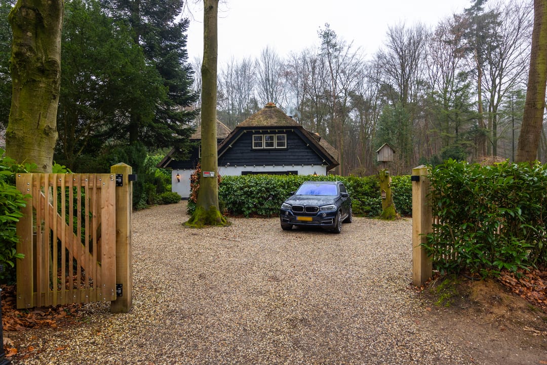 Foto 2 van Burg Roosmale Nepveulaan 2