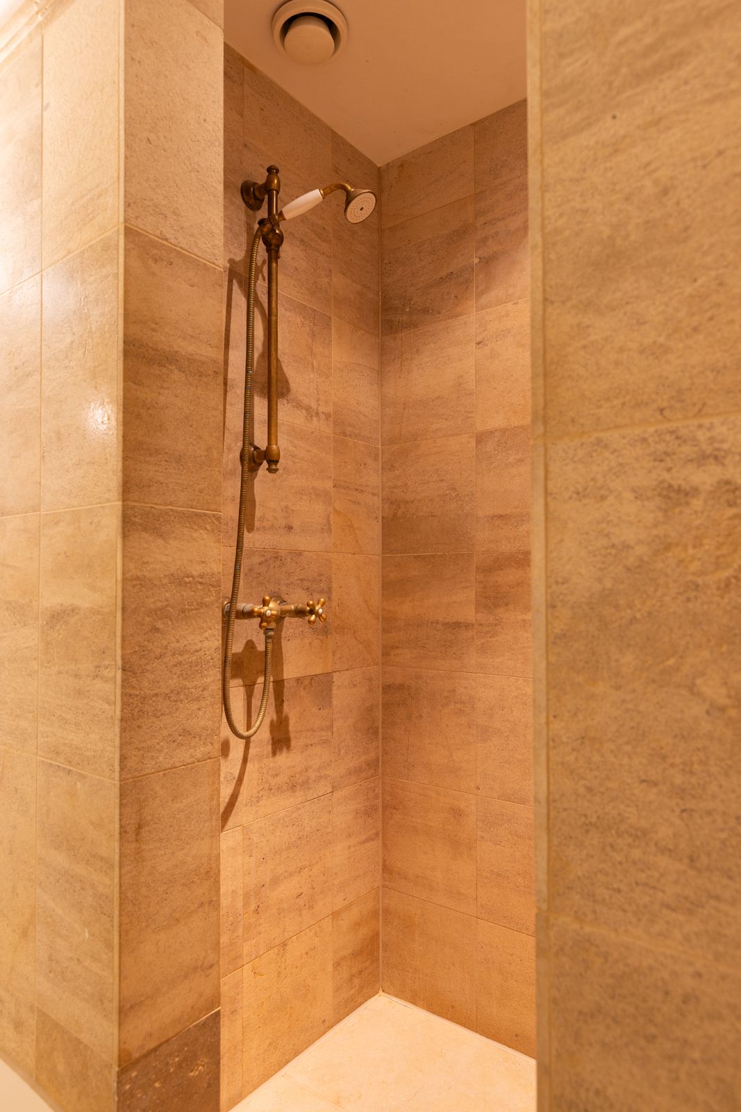 Foto 36 van Burg Roosmale Nepveulaan 2