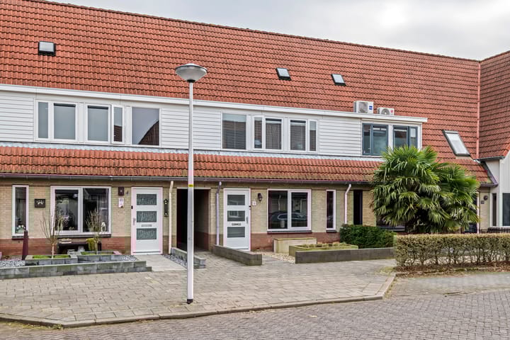 Photo 1 of H.J. Ganzemanstraat 18