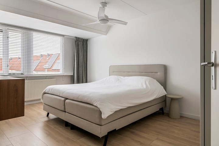 Photo 15 of H.J. Ganzemanstraat 18