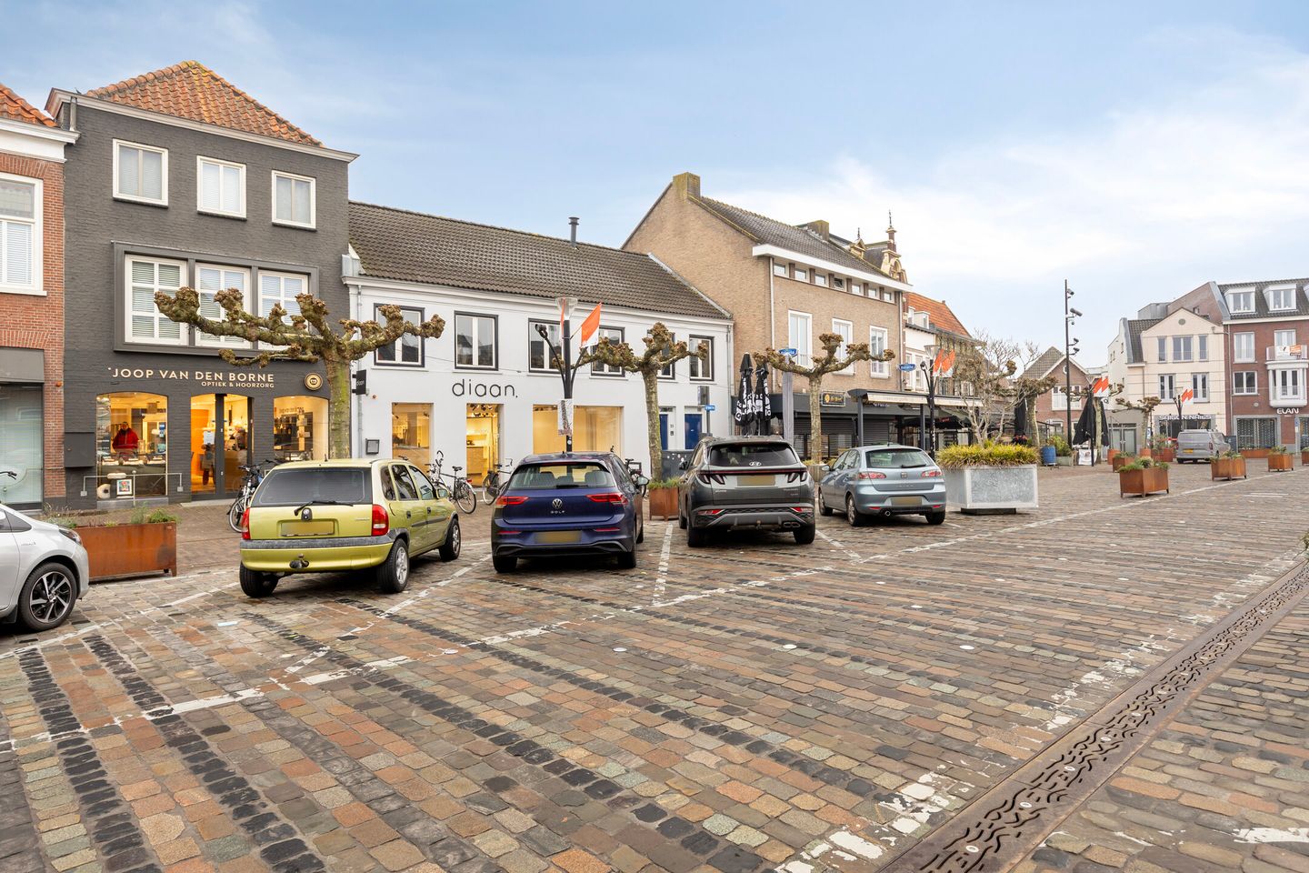 Bekijk foto 2 van Markt 10