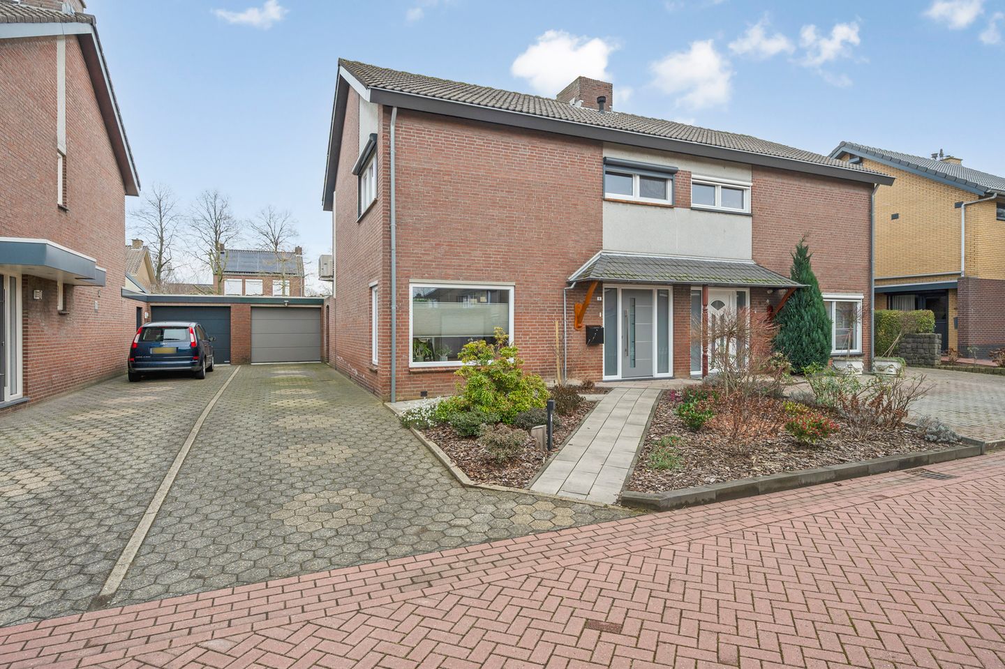 Photo 1 of Rienstraat 6