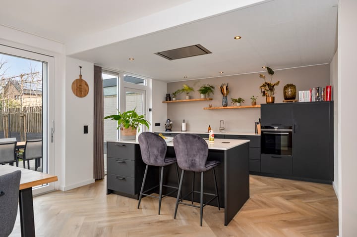 Photo 4 of Rienstraat 6