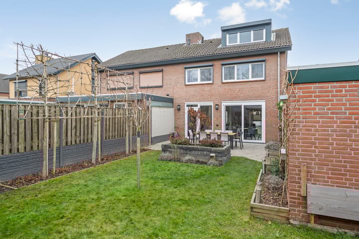 Photo 8 of Rienstraat 6