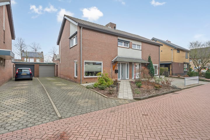 Photo 5 of Rienstraat 6