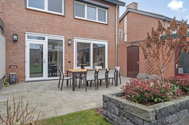 Photo 10 of Rienstraat 6