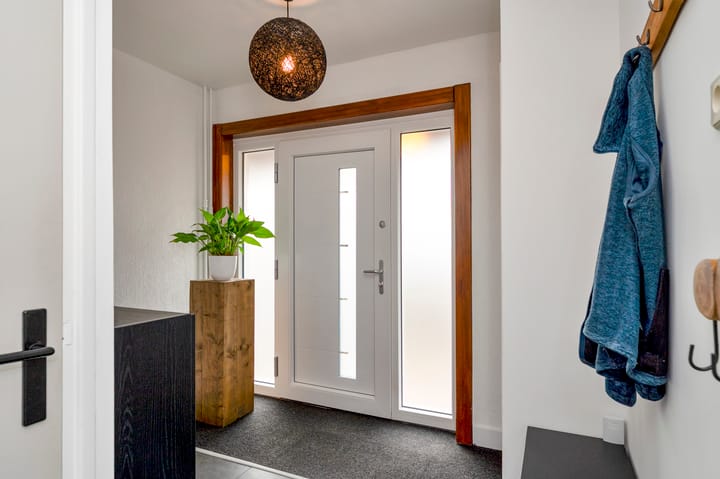 Photo 14 of Rienstraat 6