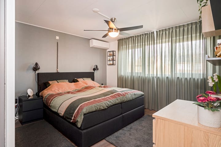 Photo 32 of Rienstraat 6