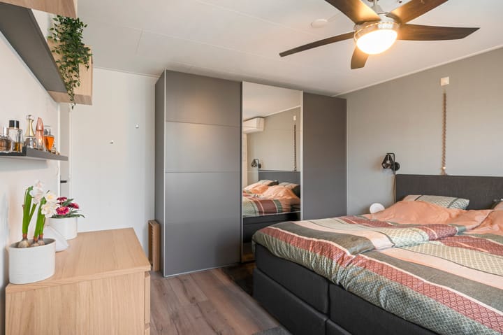 Photo 33 of Rienstraat 6