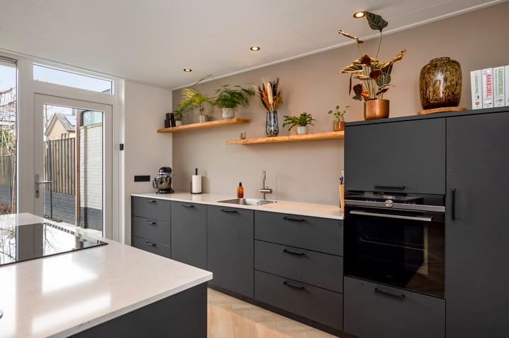 Photo 18 of Rienstraat 6