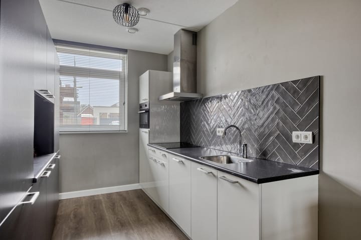 Photo 2 of Pinksterbloemstraat 6