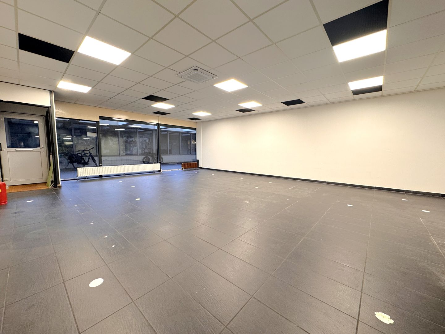 Bekijk foto 4 van Kostmand 6