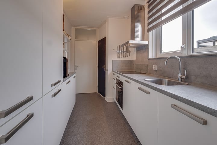 Photo 2 of Emmastraat 1