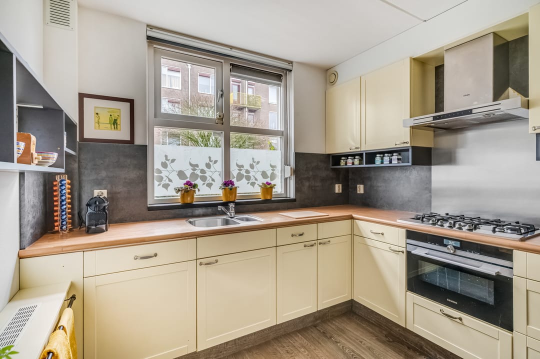 Photo 8 of Jordaensstraat 12