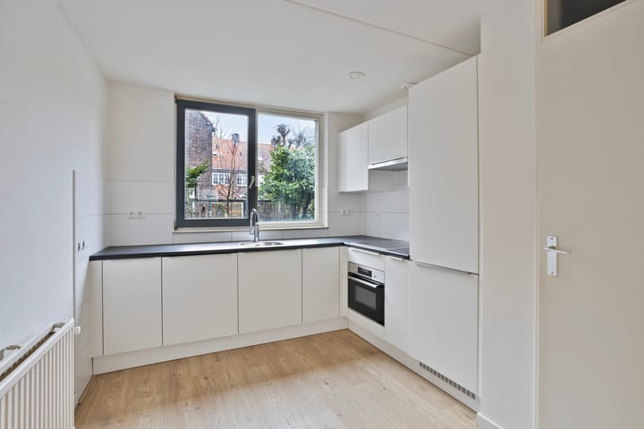 Photo 8 of Professor Pieter Willemsstraat 34-A