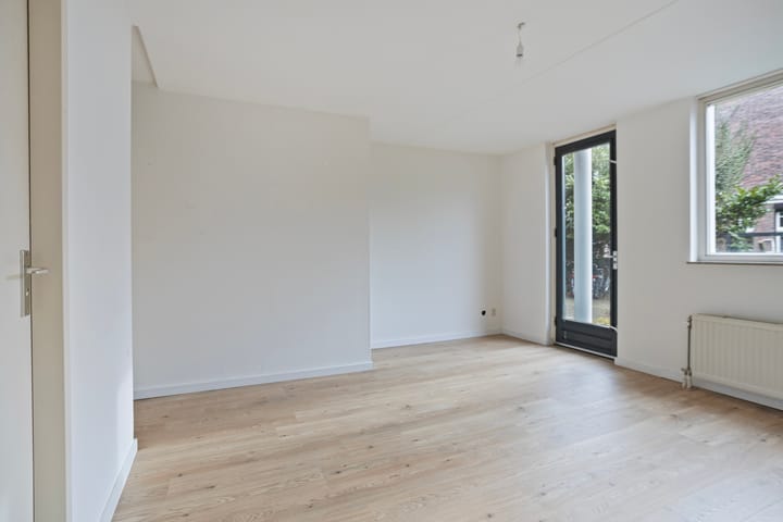 Photo 12 of Professor Pieter Willemsstraat 34-A