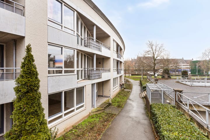 Photo 1 of Professor Pieter Willemsstraat 34-A