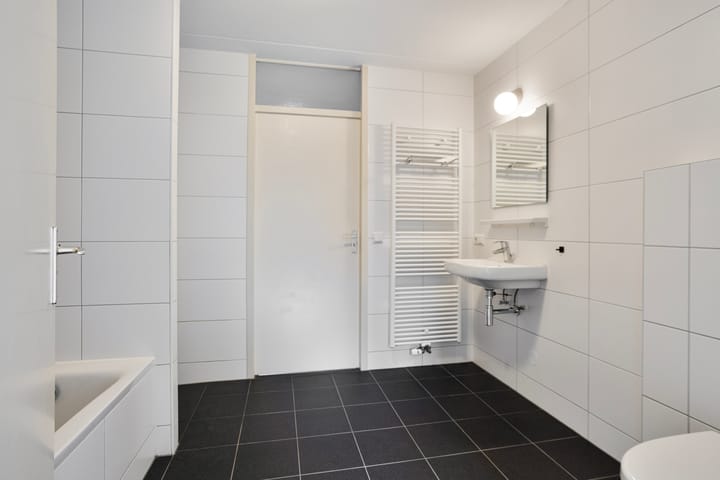 Photo 15 of Professor Pieter Willemsstraat 34-A