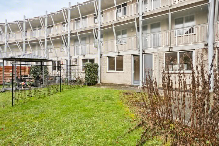 Photo 18 of Professor Pieter Willemsstraat 34-A