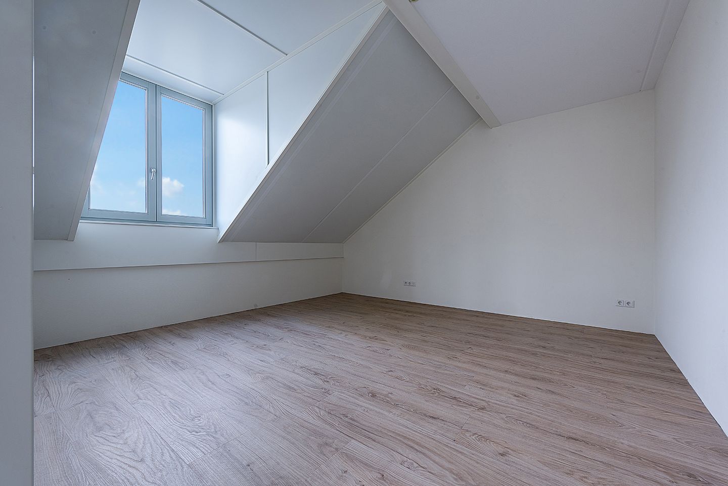 Foto 10 van Maagdendries 67-E02