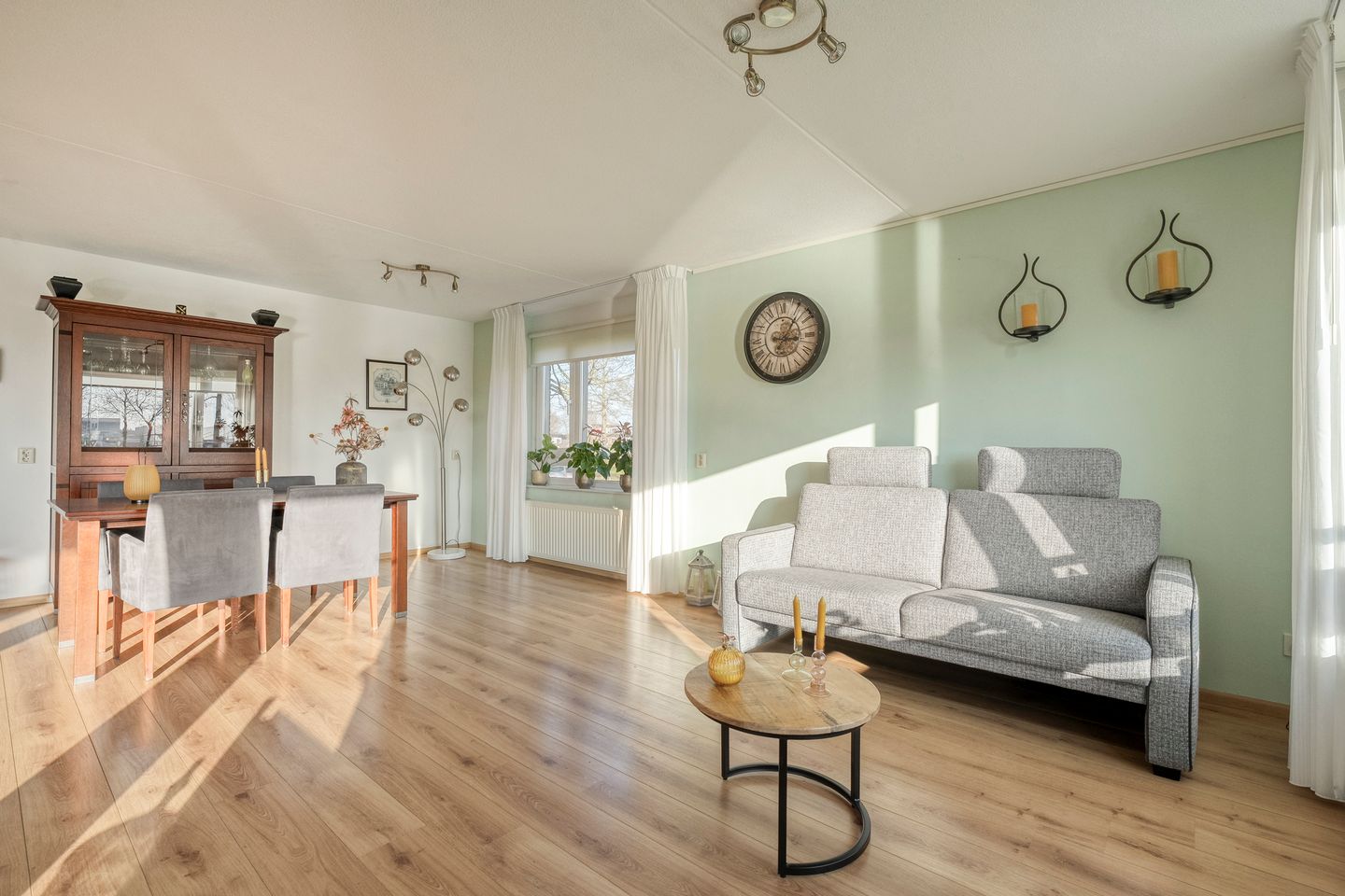 Foto 14 van Meindert Hobbemastraat 1