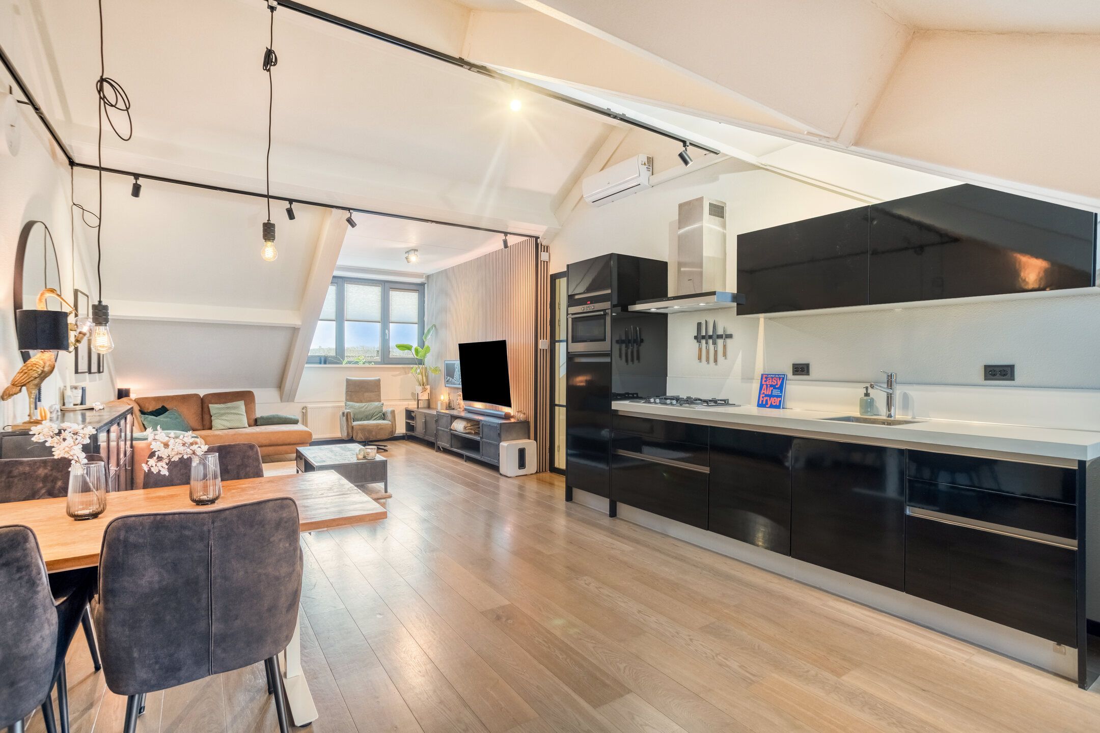 Foto 15 van Rijnstraat 2-16