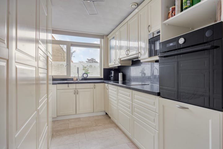 Photo 2 of J. Kruijverstraat 81