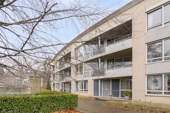 Photo 2 of Professor Pieter Willemsstraat 30-B