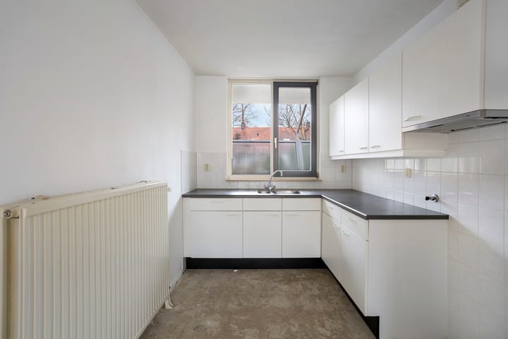 Photo 9 of Professor Pieter Willemsstraat 30-B