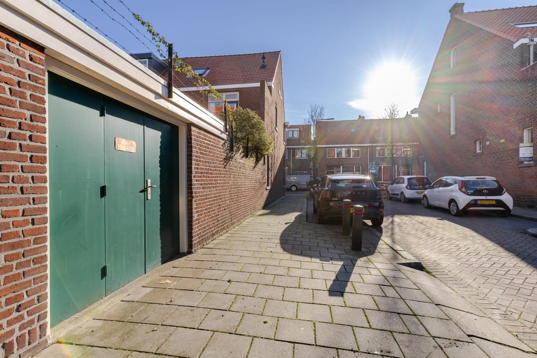 Photo 23 of Graaf Florisstraat 46