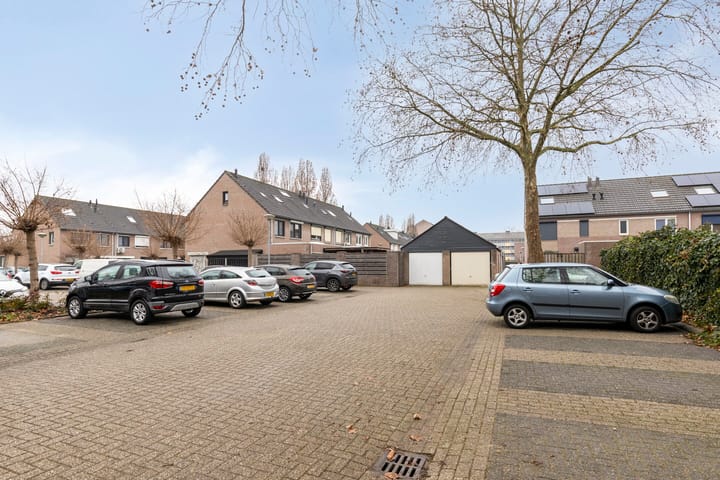 Photo 37 of Harry Meijerstraat 4