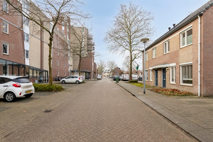 Photo 36 of Harry Meijerstraat 4