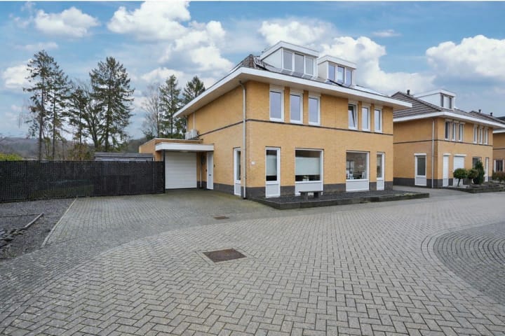 Burgemeester Rhoenstraat 12