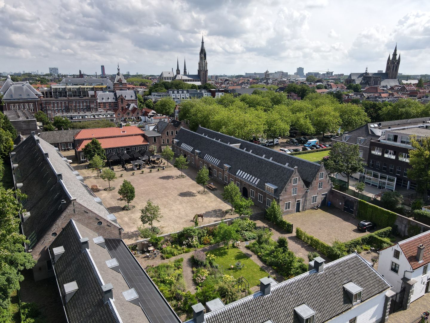 Bekijk foto 2 van Paardenmarkt 1