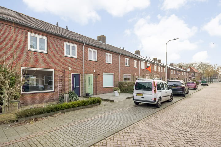 Foto 9 van van Limburg Stirumstraat 15