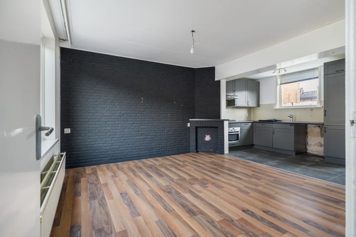 Foto 11 van van Limburg Stirumstraat 15