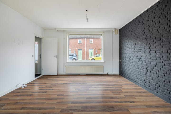 Foto 17 van van Limburg Stirumstraat 15