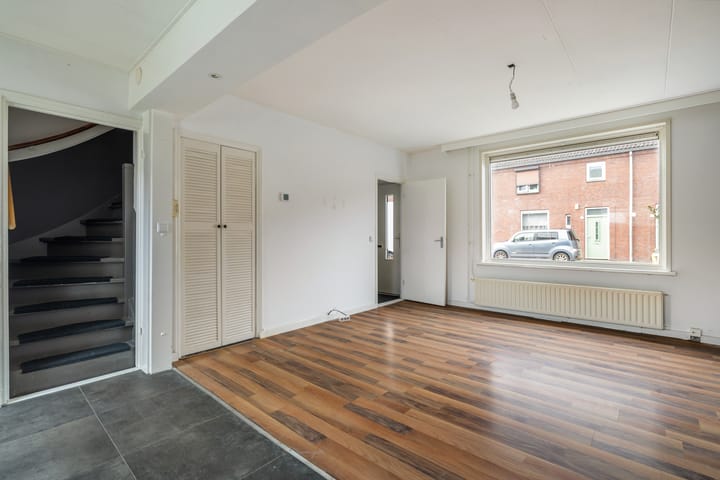 Foto 20 van van Limburg Stirumstraat 15