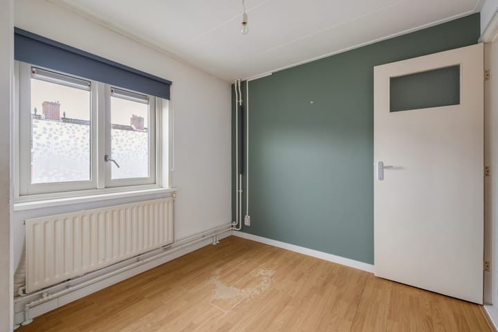 Foto 25 van van Limburg Stirumstraat 15