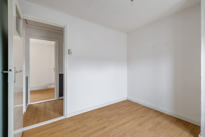 Foto 26 van van Limburg Stirumstraat 15