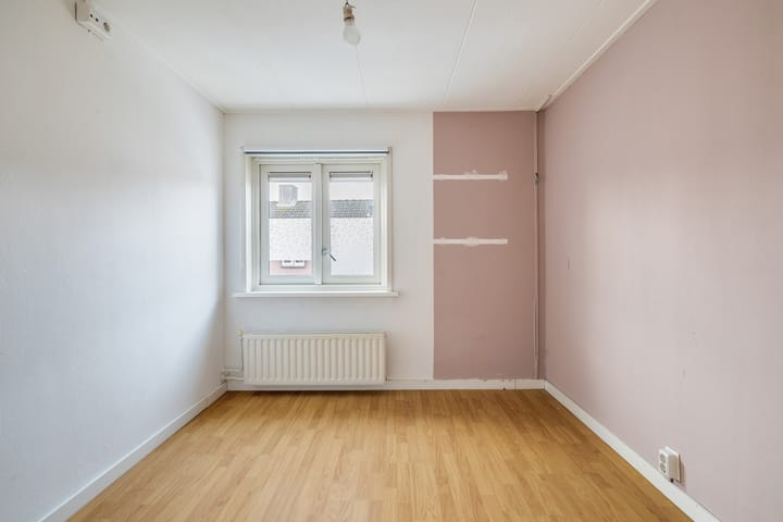 Foto 28 van van Limburg Stirumstraat 15