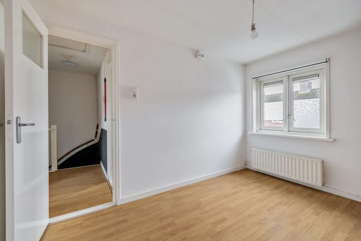 Foto 30 van van Limburg Stirumstraat 15